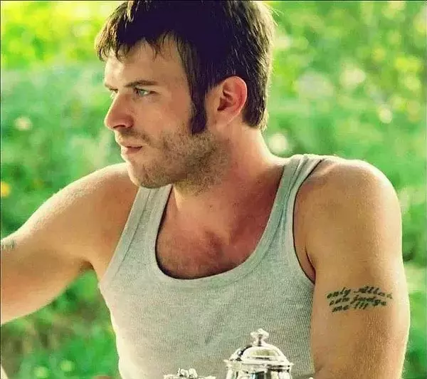 Cem Yılmaz'ın d&ouml;vmesiyle dalga ge&ccedil;tiği oyuncunun kim olduğu belli oldu